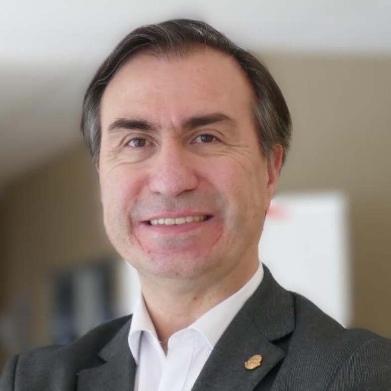 Dr. Marcos Tapia Arias